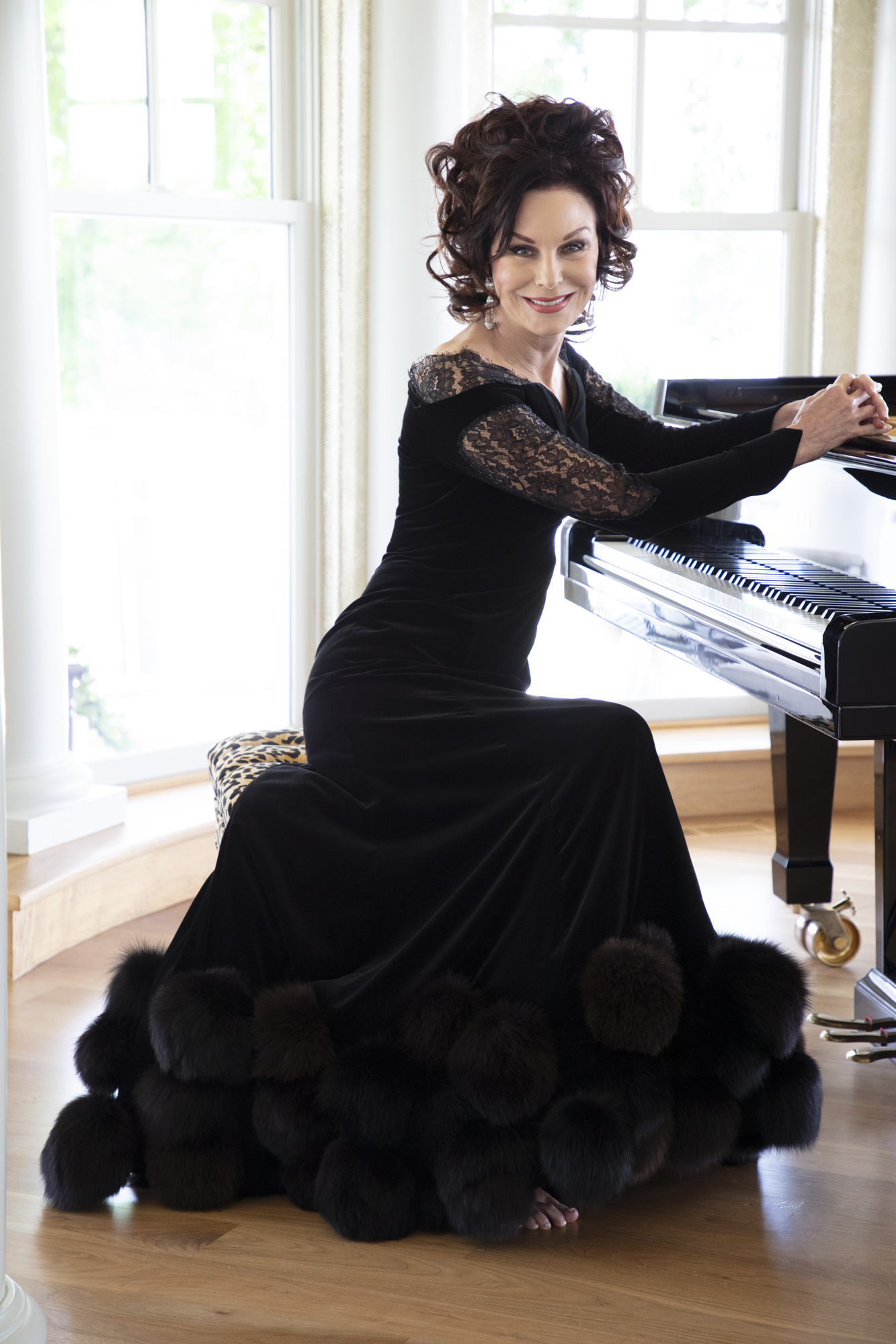 Lorie Line THE 2022 LORIE LINE VIRTUAL CHRISTMAS CONCERT