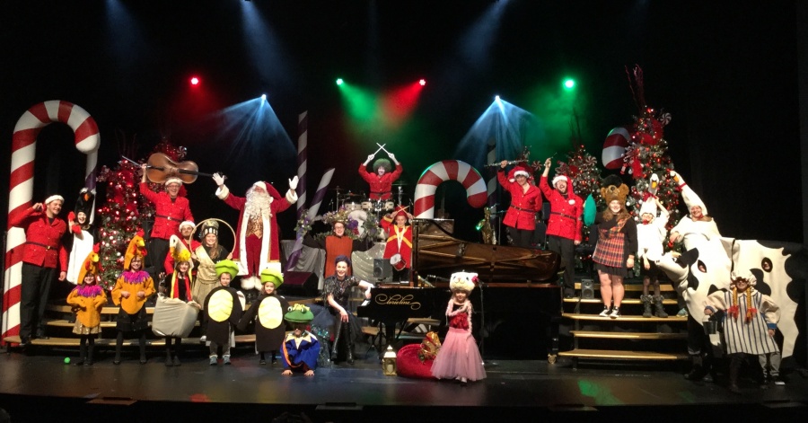 Santa's last stop before Christmas was a success in La Crosse!! Thank you to all the beautiful children who helped with our tale! That feisty Piper was a blast!! Merry Christmas one and all!!!