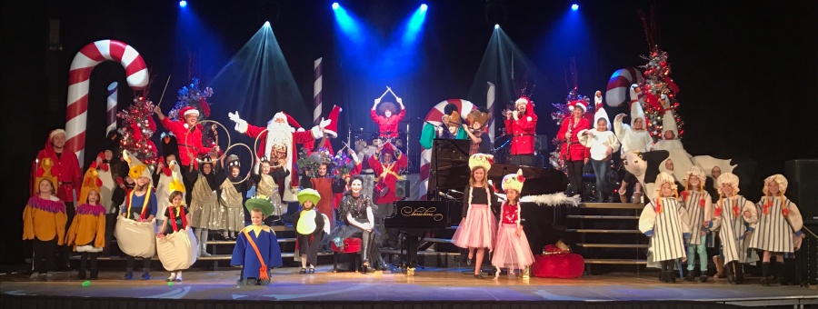 Merry Christmas joyful Rochester crowd!! Those Geese A'Laying shook their tail feathers perfectly!! Thank you children for helping us tell our 12 Days Of Christmas tale!!