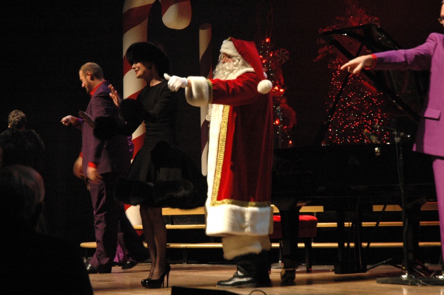 Santa and Lorie Line saying goodnight to the crowd