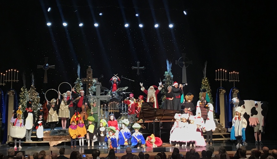 Denver!!! Thank you so much for sending your sweet, little kiddos to the costume shop to help Santa tell his Twelve Days Of Christmas tale tonight! Santa had the best day in Denver enjoying the warm weather and doting on those cute, little Turtle Doves who have been the best wing-flappers so far! Ho, ho, ho, Merry Christmas one and all! Off to Nebraska we go!!! 
