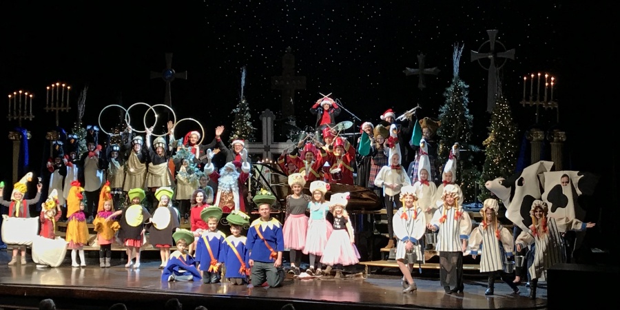 Merry Christmas Sioux Falls!! What a joyful evening Santa had in Sioux Falls telling his Twelve Days Of Christmas tale with all those talented kiddos!! That sweet little Partridge In A Pear Tree just happened to be a niece of Santa’s elf, Michelf!! Those Swans A Swimming were such fabulous swimmers also! Ho, ho, ho Happy Holidays Sioux Falls! See you next year!!!
