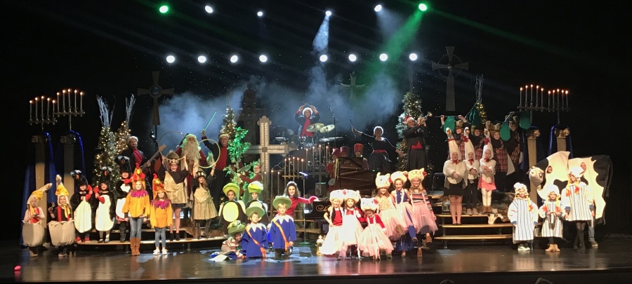 Ho, ho, ho what a fabulous evening Santa had kicking off the Lorie Line show with all the wonderful kiddos from Waconia, MN! Those little drummers sure knew how to rock the house! Merry Christmas one and all!!!