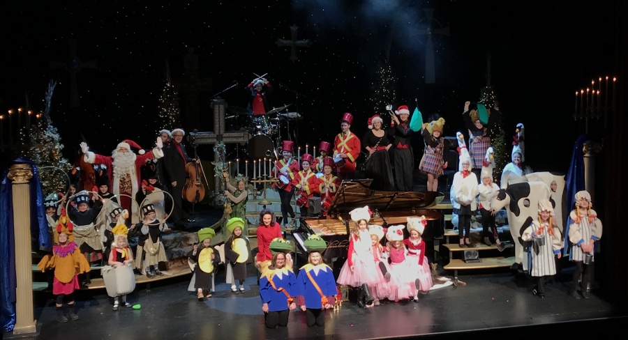 Ho, ho, ho Merry Christmas St. Paul! Santa had so much fun telling his Twelve Days Of Christmas tale with the assistance of all your darling kiddos!! Those precious little Turtle Doves melted our hearts with their exuberant wing flapping/head dropping!! Happy Holidays one and all!!! 