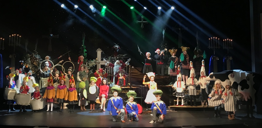 Ho, ho, ho Merry Christmas La Crosse!! Thank you for such a delightful evening helping Santa close out the Lorie Line show! Thanks darling children for assisting in Santa’s Twelve Days Of Christmas tale! Those precious Swans Of Swimming were so talented at all their swim moves! And what a beautiful Partridge In A Pear tree!! Happy Holidays one and all!! See you next year! 