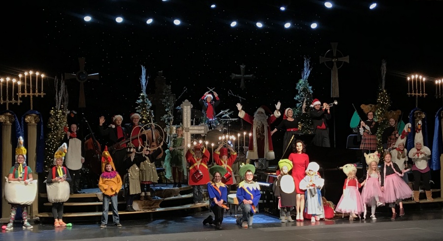 Happy Holidays New Richmond! Thank you darling kiddos for acting your parts in The Twelve Days Of Christmas with Santa and Lorie Line! Best Swans Of Swimming so far! Merry Christmas one and all!!