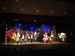 What a jolly time we had in Blue Earth this evening! Those Ladies Dancing were so talented at shaking a leg! Thank you all for such a delightful time. We're off in the sleigh to the next town!!! Merry Christmas all!