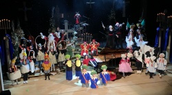 Merry Christmas Bismarck!! Thank you for such a delightful evening and for sending your precious kiddos to the costume shop to help Santa tell his Twelve Days Of Christmas tale! That dancing cow had us in stitches! And that little French Hen was extra speedy and excited on to say her lines!! Ho, ho, ho Happy Holidays one and all!!