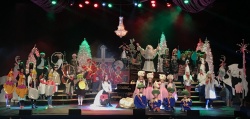 What a jolly evening we had in snowy Eau Claire last night!! Thank you darling kiddos for helping Santa tell his Twelve Days Of Christmas tale with Lorie Line. That leaptastic little Lord Of Leaping made the elves dizzy with his happy hops around stage! Off to Bismarck we go. Merry Christmas one and all!